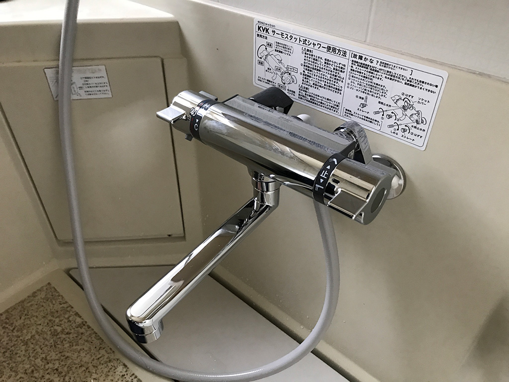 浴室の水栓の取替え工事｜ハンドルでお湯の温度を調整するタイプを1つのレバーで操作するタイプに交換　東京都大田区