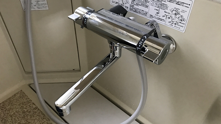 浴室の水栓の取替え工事｜ハンドルでお湯の温度を調整するタイプを1つのレバーで操作するタイプに交換　東京都大田区