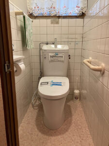 ウォシュレットから水漏れするトイレをリフォーム｜床をクッションフロアに変更　東京都世田谷区