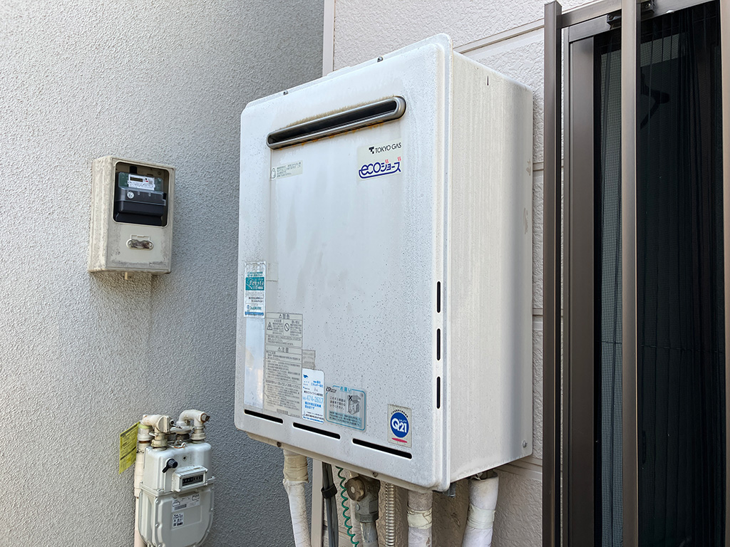 約18年使用した給湯器を後継機種に交換!排気カバーを付けて排気を上向きに 横浜市港北区