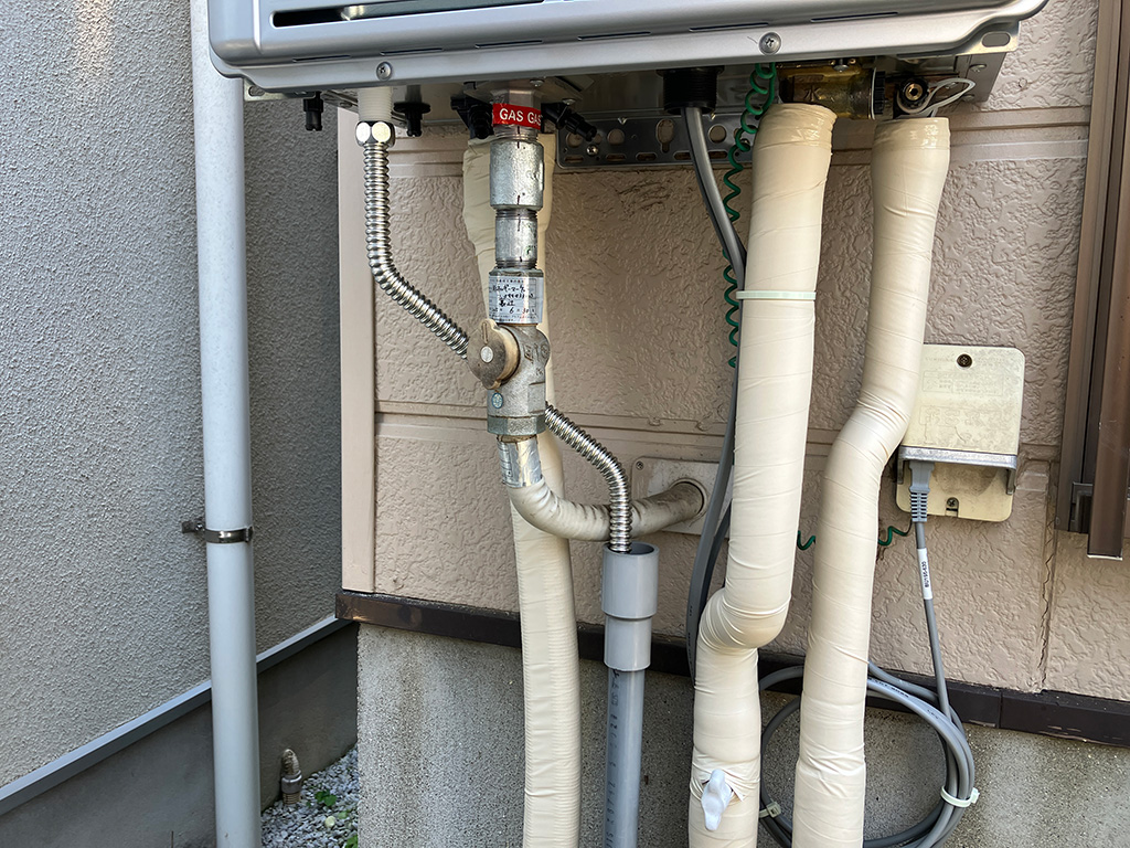 約18年使用した給湯器を後継機種に交換!排気カバーを付けて排気を上向きに 横浜市港北区