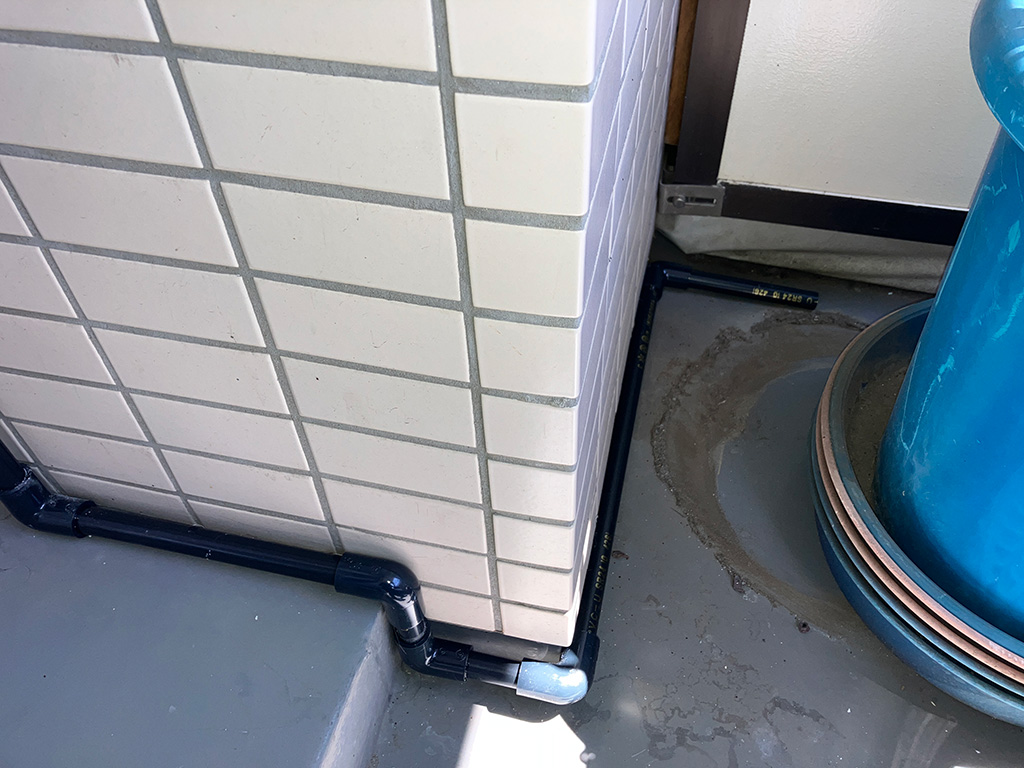 約14年使用の給湯器をエコジョーズに交換!開口部が近いため排気カバーも取付け 横浜市港北区