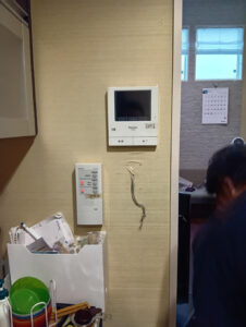 燃焼時間4,000時間超え・部品が変色した給湯器を交換！光熱費が節約できるエコジョーズに　東京都世田谷区