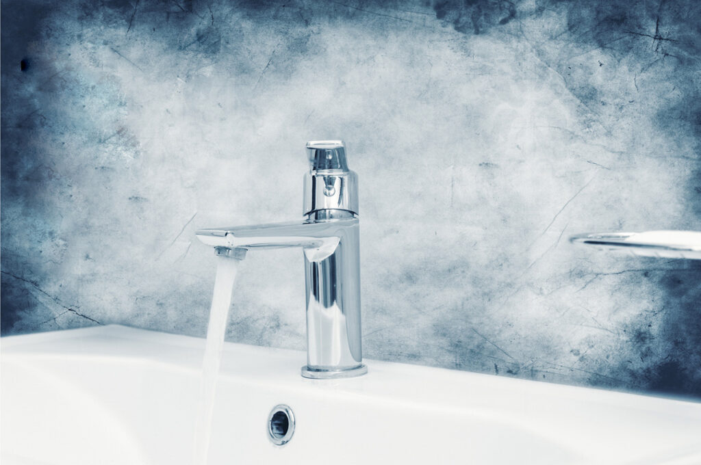 水栓から出るお湯のイメージ