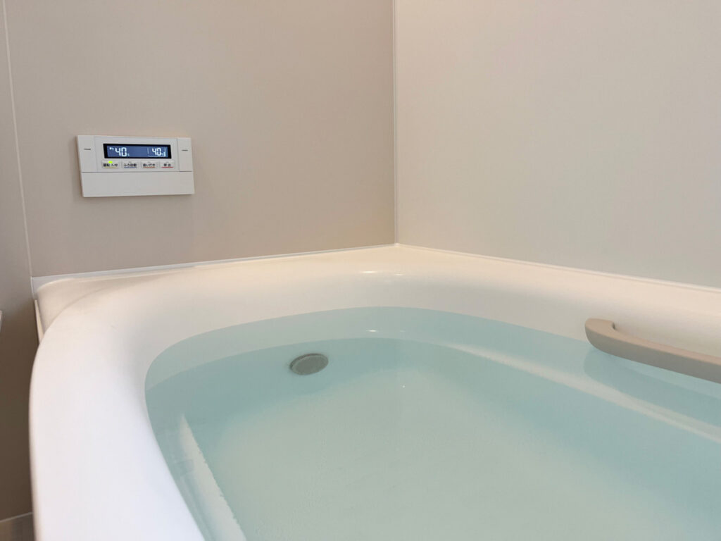 浴槽に貯まったお湯のイメージ