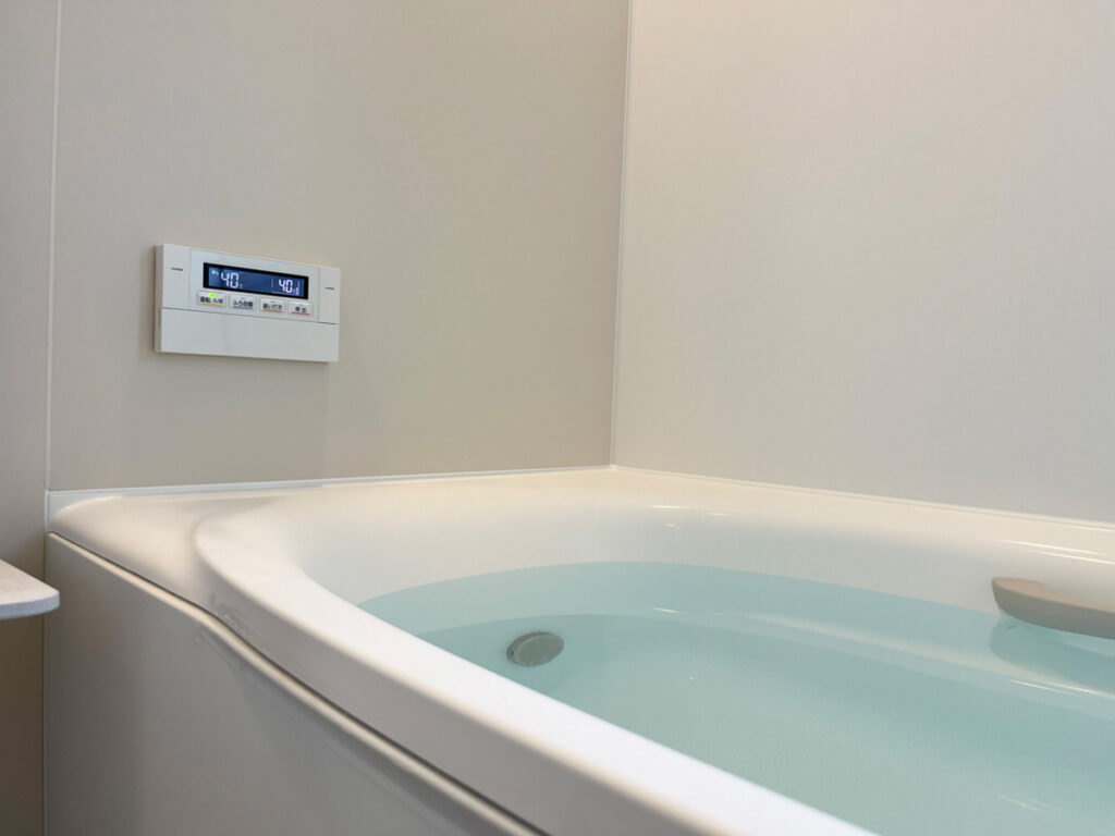 お湯で満たされた浴槽のイメージ
