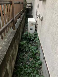 約13年使った給湯器を交換!近くのフェンスが汚れることを防ぐために排気カバーも取付け 東京都目黒区