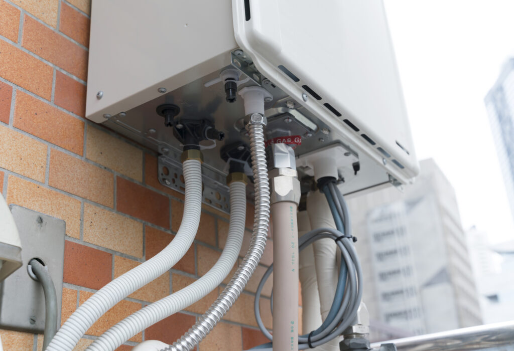 給湯器から熱いお湯しか出ない5つの原因!自分でできる対処方法・修理にかかる費用などを解説