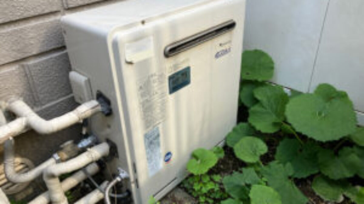 約16年使用の給湯器を交換！据置から据置台＋壁掛に変えることで水害