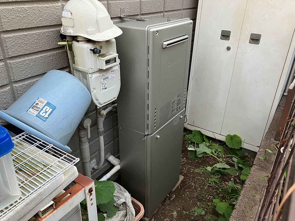 約16年使用の給湯器を交換！据置から据置台＋壁掛に変えることで水害リスクに備える　川崎市中原区
