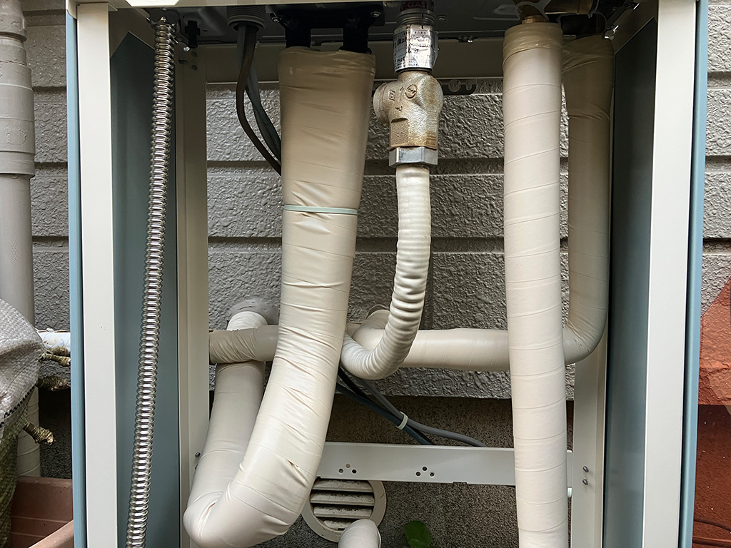 約16年使用の給湯器を交換！据置から据置台＋壁掛に変えることで水害リスクに備える　川崎市中原区