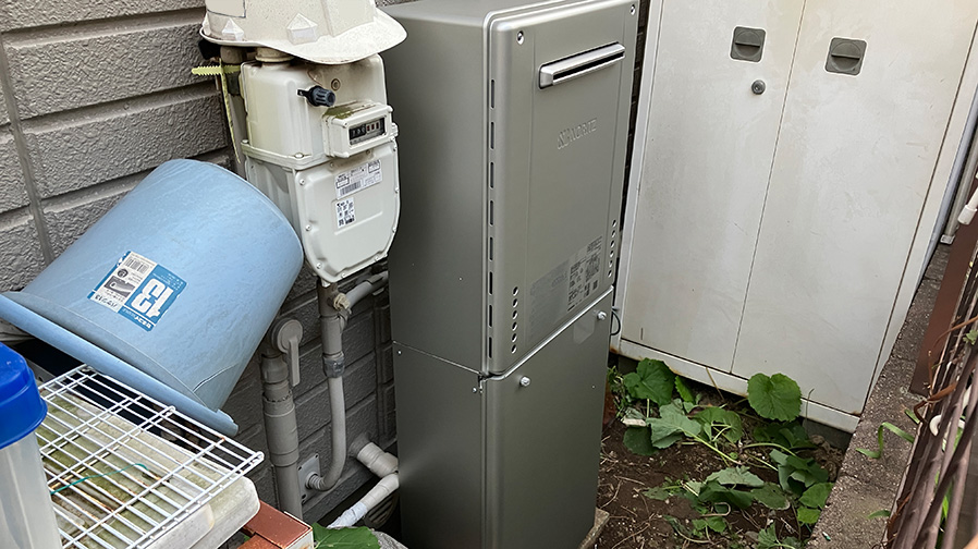 約16年使用の給湯器を交換！据置から据置台＋壁掛に変えることで水害リスクに備える　川崎市中原区