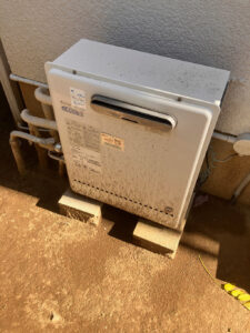 お湯張りしていないのに浴槽にお湯が流れてくる（給湯電磁弁の故障）給湯器を交換　横浜市青葉区