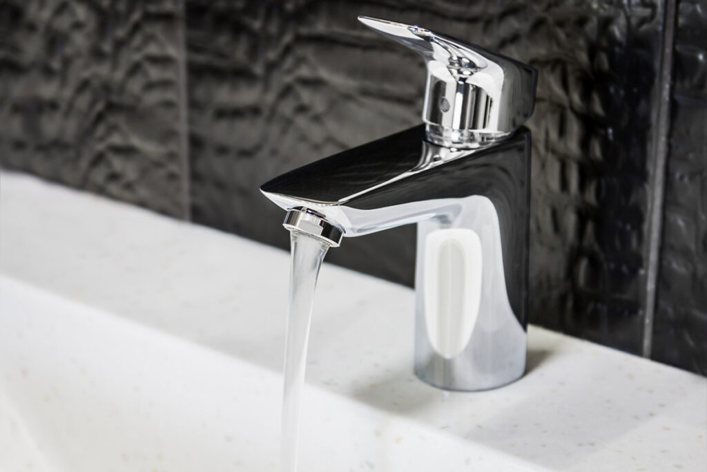 蛇口から出るお湯のイメージ