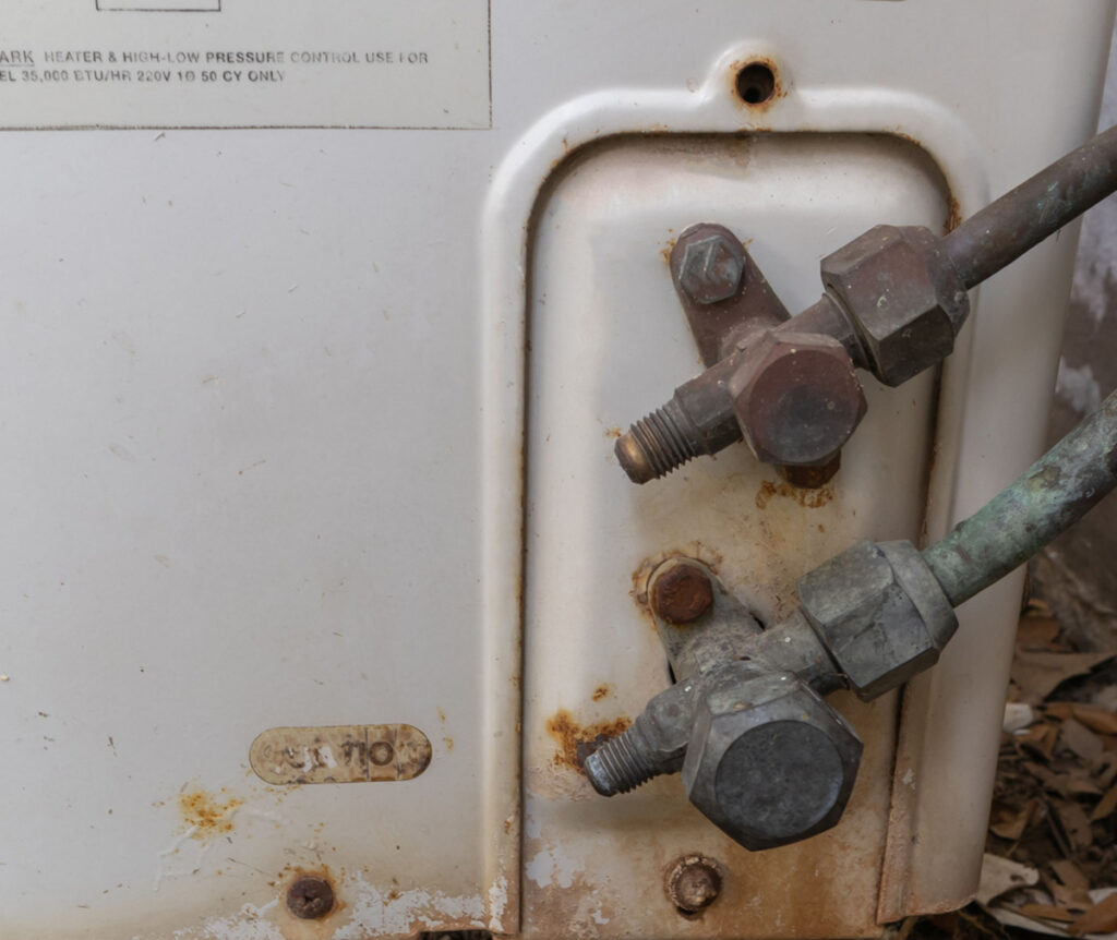 故障した給湯器のイメージ