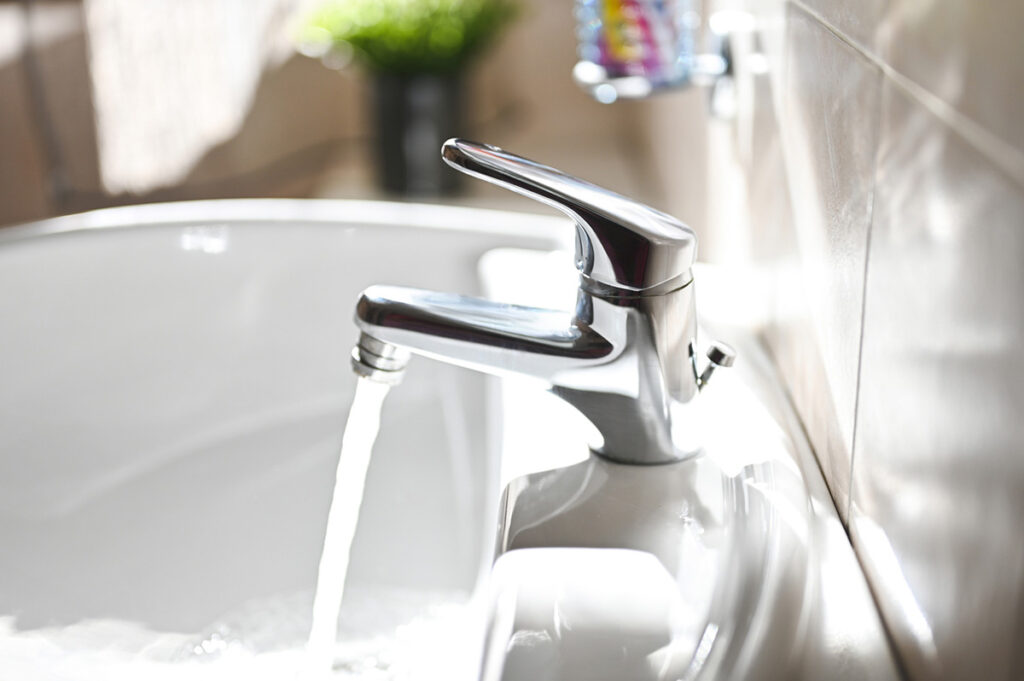 蛇口から出るお湯のイメージ