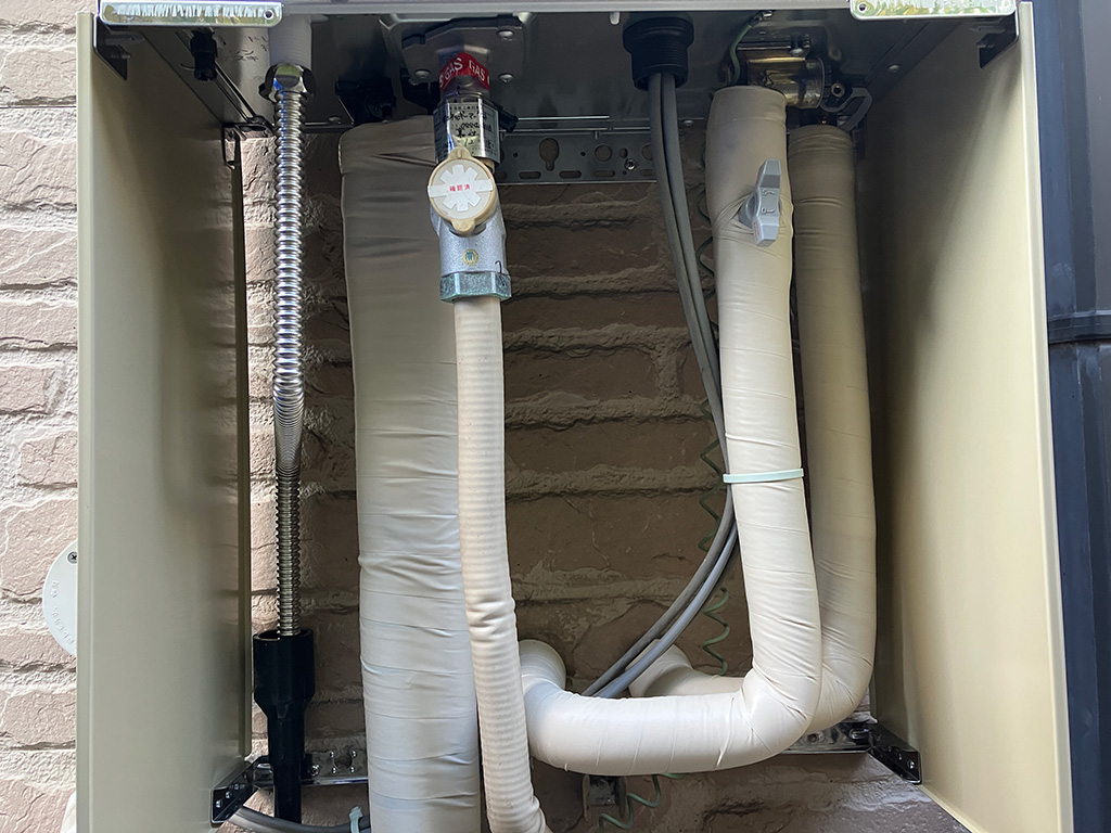 経年劣化による水漏れや異音が発生していた給湯器を交換！号数も24号から20号に変更　横浜市港北区