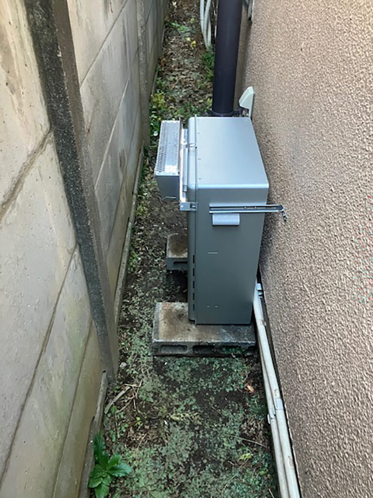 19年使用した給湯器から異音！隣接設置タイプから最新のエコジョーズへ交換　東京都世田谷区