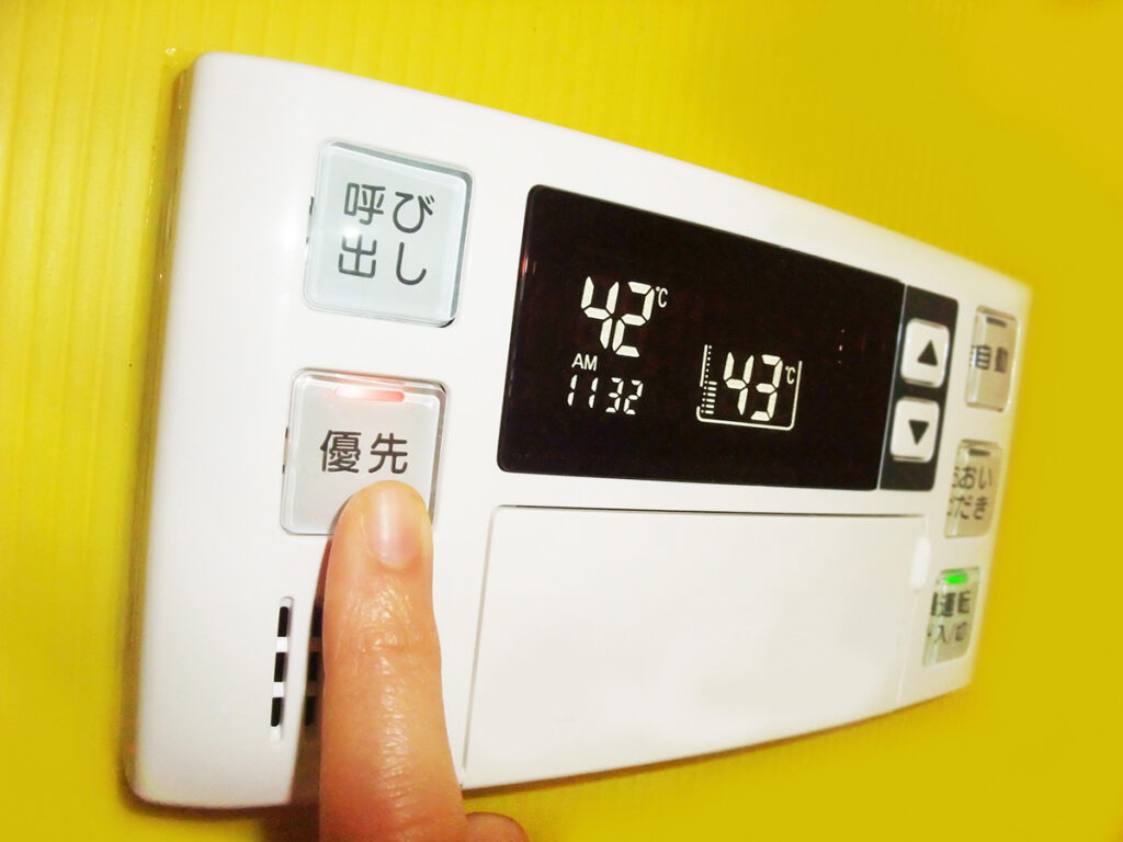 給湯器のエラーコードの原因と対処法をメーカー別に解説