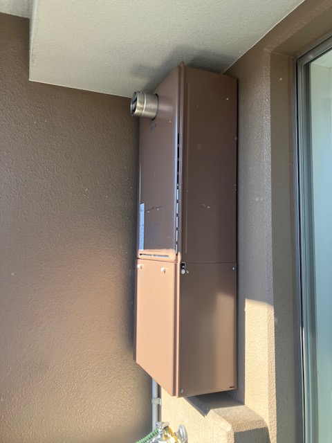 水漏れしていた給湯暖房機を交換！マンション規約の「特注色」に対応　横浜市青葉区