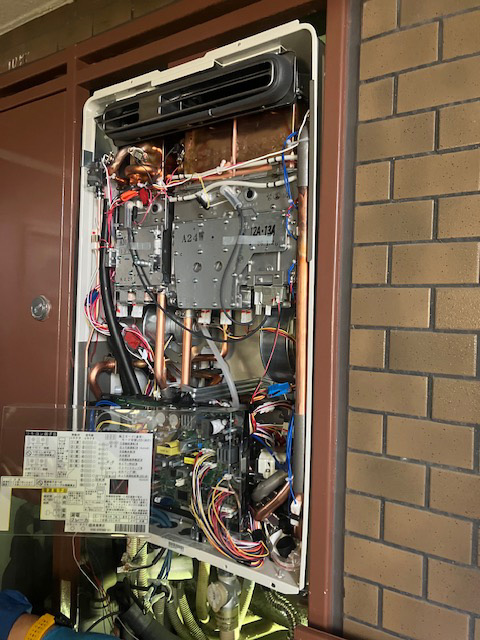 エラー「140」でお湯が出ない!応急処置を経てマンションの給湯暖房機を交換 東京都目黒区