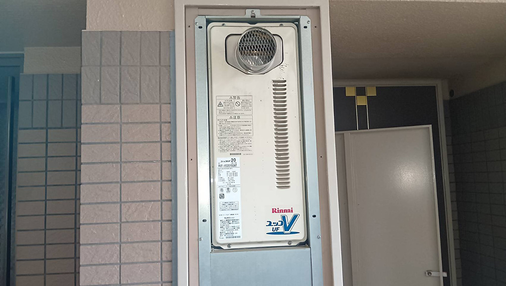 突然お湯が出なくなるリスクを回避！マンションPS設置用のスリムタイプ給湯器を交換　川崎市高津区