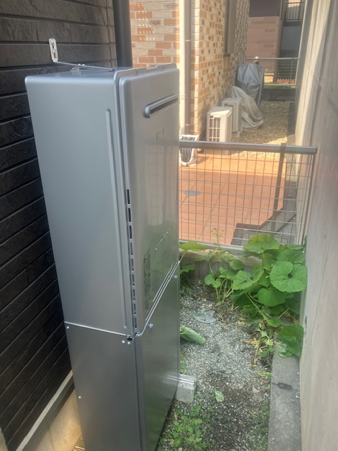 水漏れでお湯が出ない！新しい給湯器が届くまで「貸出機」を設置して給湯暖房機を交換　横浜市青葉区