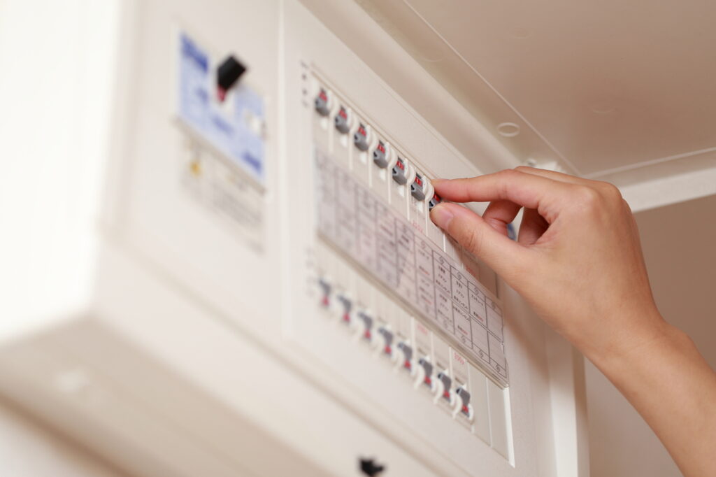 給湯器の電源が入らない原因と対処方法！電源が入らなくなった給湯器の交換事例も紹介