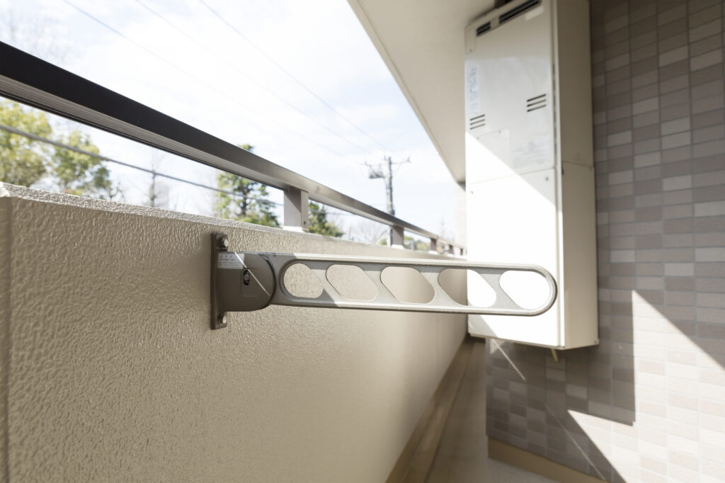 給湯器の色は変えられる?特注色にする理由や費用、納期、注意点を事例とともに解説