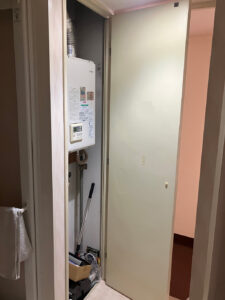 手配に時間がかかる機種は早めに！12年使用した室内設置型の給湯器を予防交換　東京都世田谷区