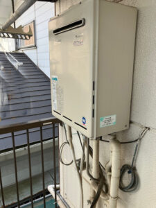 「古くて心配だった」19年使用した2階ベランダに設置された給湯器を交換　川崎市高津区