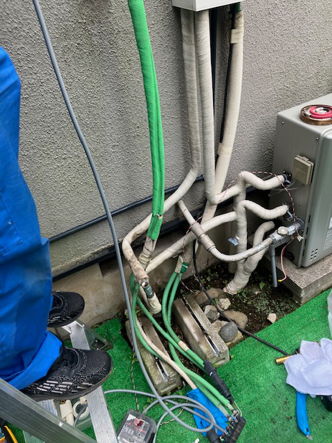 14年使用した脱衣所暖房用のボイラーを、故障する前に後継機種へ交換 東京都世田谷区