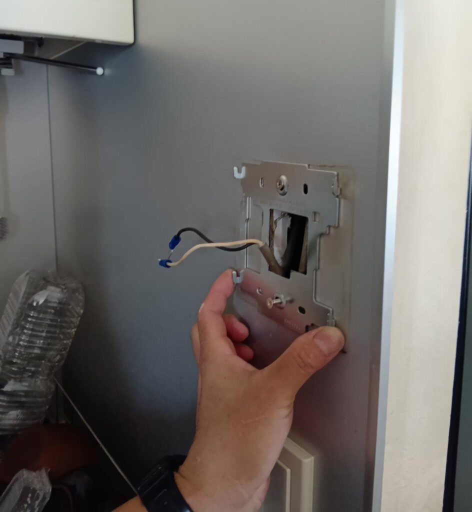 リモコンにエラー760!突然お湯が出なくなった23年目の給湯暖房機を交換 東京都世田谷区